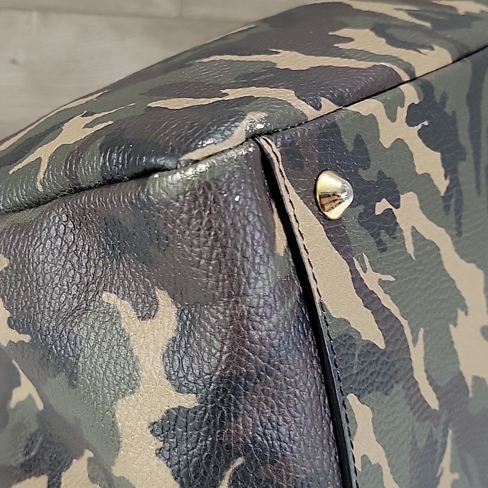 Mark & Graham Green Camo Leather Tote Bag - Picture 7 of 15